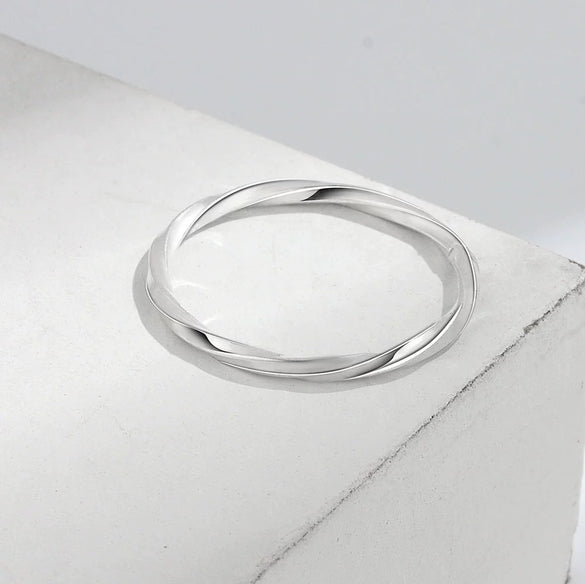 Wholesale Women's Geometric S925 Sterling Silver Ring With Electroplating And Twist Design