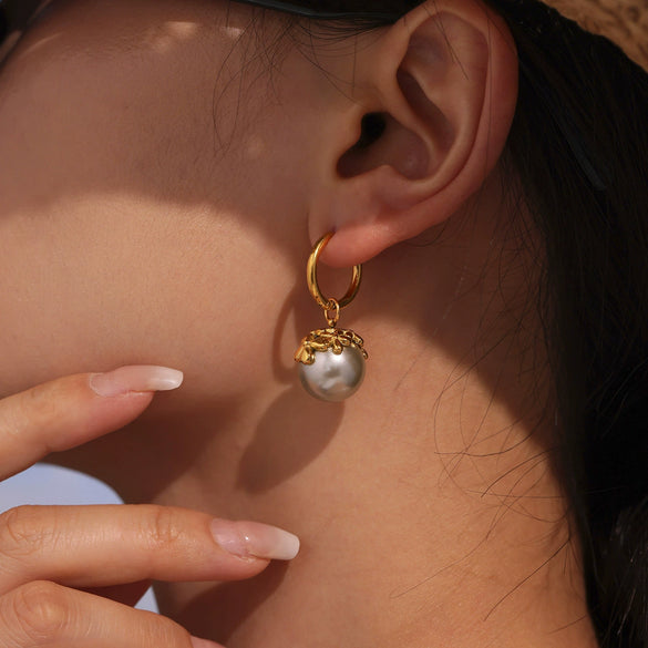 Wholesale Women's Geometric Shell Pearl Flower Stainless Steel Electroplated Earrings