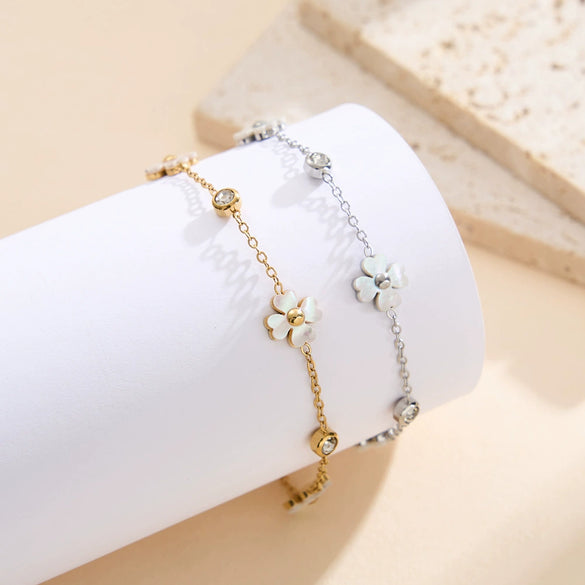 Wholesale Women's Geometric Silver And Titanium Steel Electroplated Bracelet With Original Design