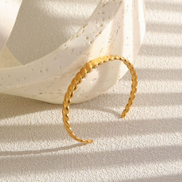 Wholesale Women's Geometric Small Diagonal Pattern 18K Goldplated Stainless Steel Bracelet