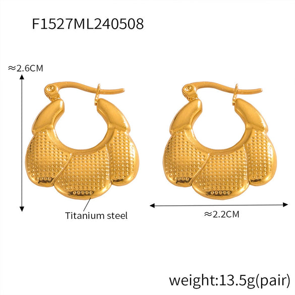 Wholesale Women's Geometric Snake Pattern Ushaped Titanium Steel Gold Electroplated Earrings