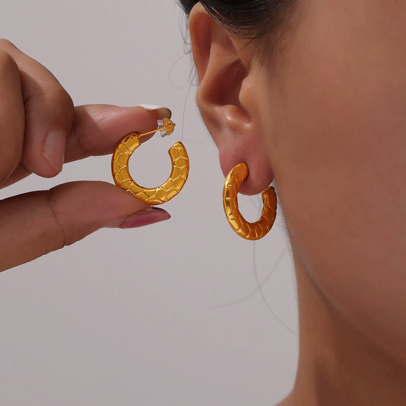 Wholesale Women's Geometric Snake Pattern Ushaped Titanium Steel Gold Electroplated Earrings