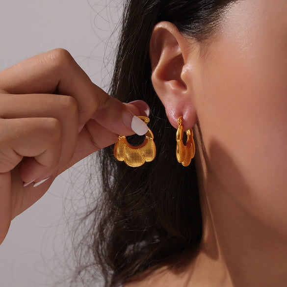 Wholesale Women's Geometric Snake Pattern Ushaped Titanium Steel Gold Electroplated Earrings