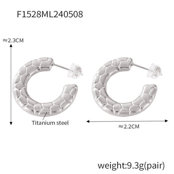 Wholesale Women's Geometric Snake Pattern Ushaped Titanium Steel Gold Electroplated Earrings