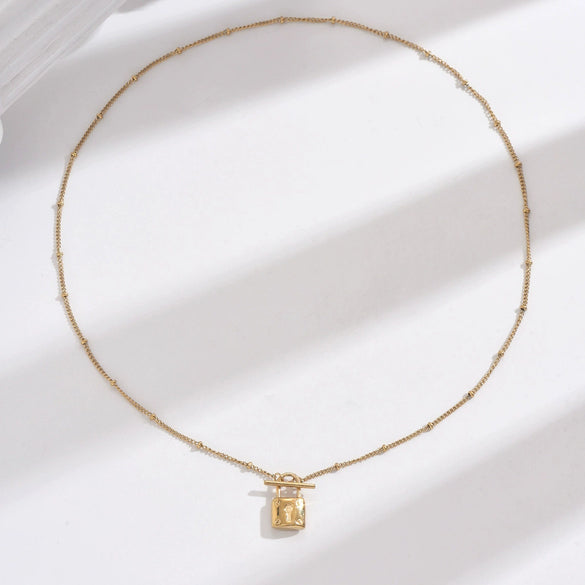Wholesale Women's Geometric Stainless Steel And Titanium Steel Electroplated Pendant Necklace With Key Lock Design