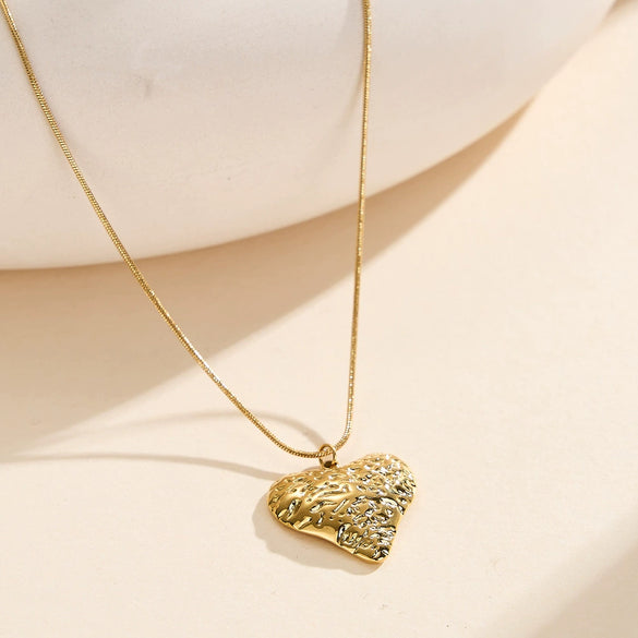 Wholesale Women's Geometric Stainless Steel Electroplated Calendering Chain Heart Pendant Clavicle Chain