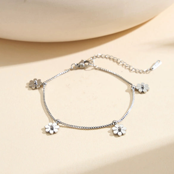 Wholesale Women's Geometric Stainless Steel Electroplated Daisy Bracelet Jewelry With Original Design