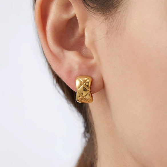 Wholesale Women's Geometric Stainless Steel Electroplated Diamondshaped Earrings With Niche Style