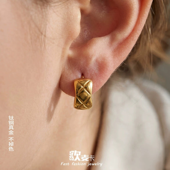 Wholesale Women's Geometric Stainless Steel Electroplated Diamondshaped Earrings With Niche Style