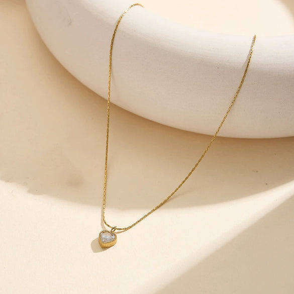 Wholesale Women's Geometric Stainless Steel Electroplated Heart Pendant Calendering Chain Necklace