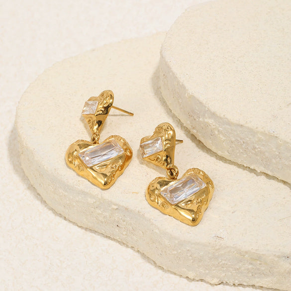 Wholesale Women's Geometric Stainless Steel Electroplated Heartshaped Stud Earrings