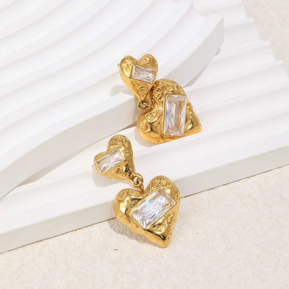 Wholesale Women's Geometric Stainless Steel Electroplated Heartshaped Stud Earrings