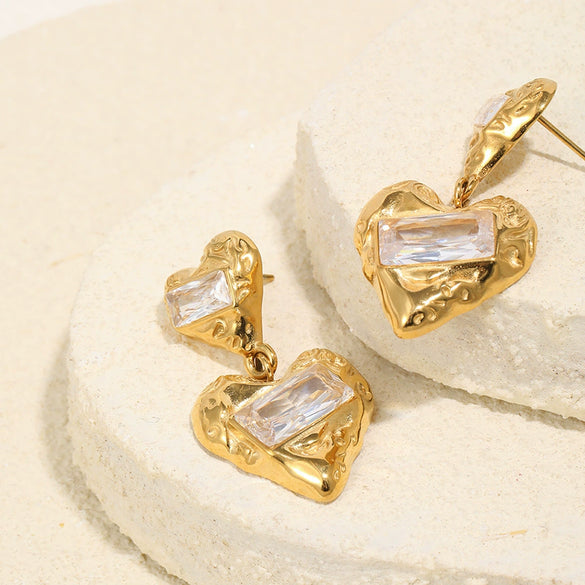 Wholesale Women's Geometric Stainless Steel Electroplated Heartshaped Stud Earrings