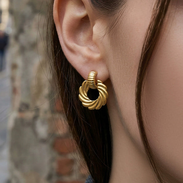 Wholesale Women's Geometric Stainless Steel Electroplated Threedimensional Spiral Twist Chic Earrings