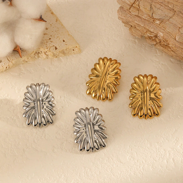 Wholesale Women's Geometric Stainless Steel Flowershaped Earrings With Pvd Furnace Vacuum Real Gold Plating