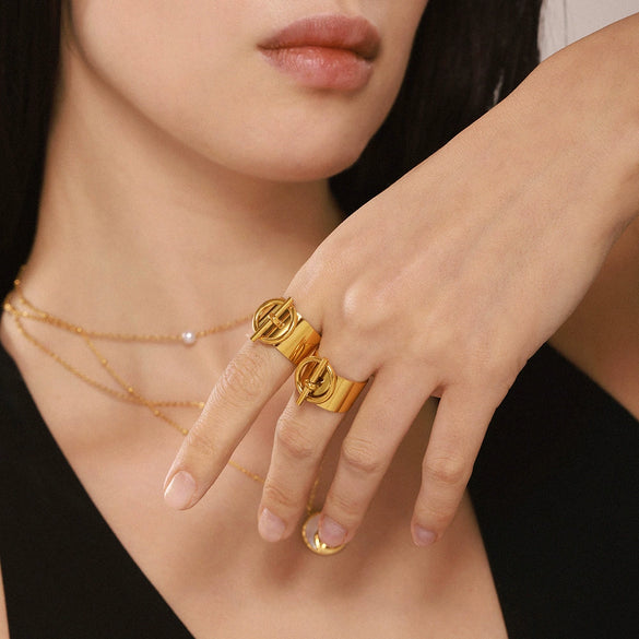 Wholesale Women's Geometric Stainless Steel Gold Plated Ferris Wheel Buckle Finger Ring Light Luxury Style