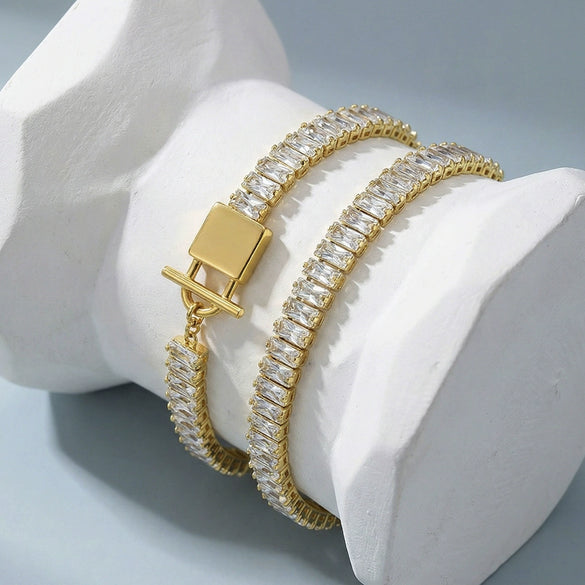 Wholesale Women's Geometric Stainless Steel Goldplated Zirconinlaid Chain Bracelet With Unique Lock Design