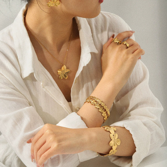Wholesale Women's Geometric Stainless Steel Jewelry Electroplated Ring Earrings Bracelet Necklace