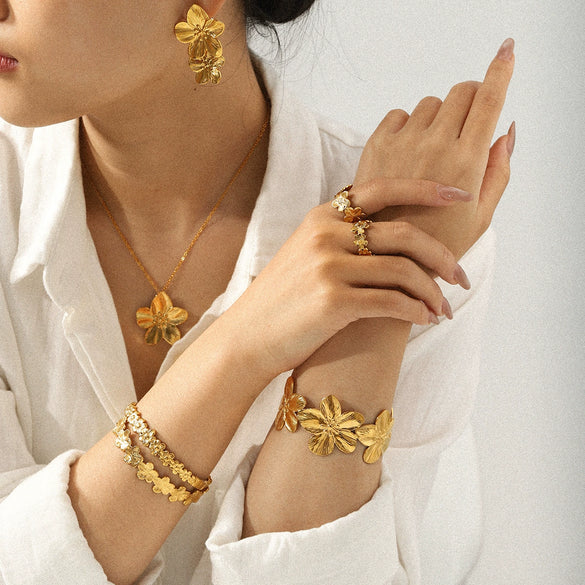 Wholesale Women's Geometric Stainless Steel Jewelry Electroplated Ring Earrings Bracelet Necklace