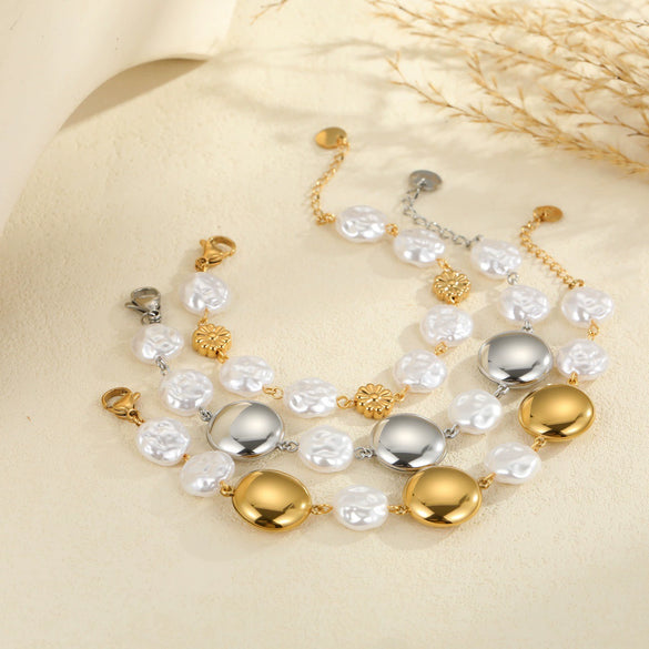 Wholesale Women's Geometric Stainless Steel 18K Electroplated Round Pendant Bracelet In Light Luxury Style