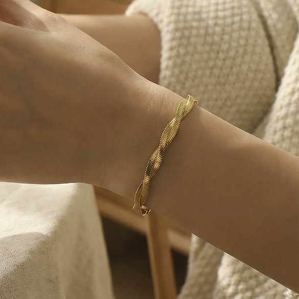 Wholesale Women's Geometric Stainless Steel 18K Gold Plated Crosswrapped Blade Chain Bracelet Minimalist Cool Style Jewelry
