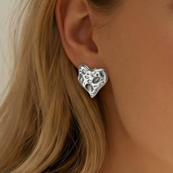 Wholesale Women's Geometric Stainless Steel 18K Gold Plated Hammered Texture Peach Heart Earrings