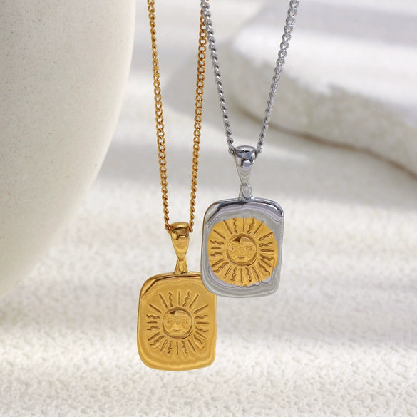 Wholesale Women's Geometric Stainless Steel 18K Gold Plated Sun Face Pendant Necklace With O Word Chain Light Luxury Style