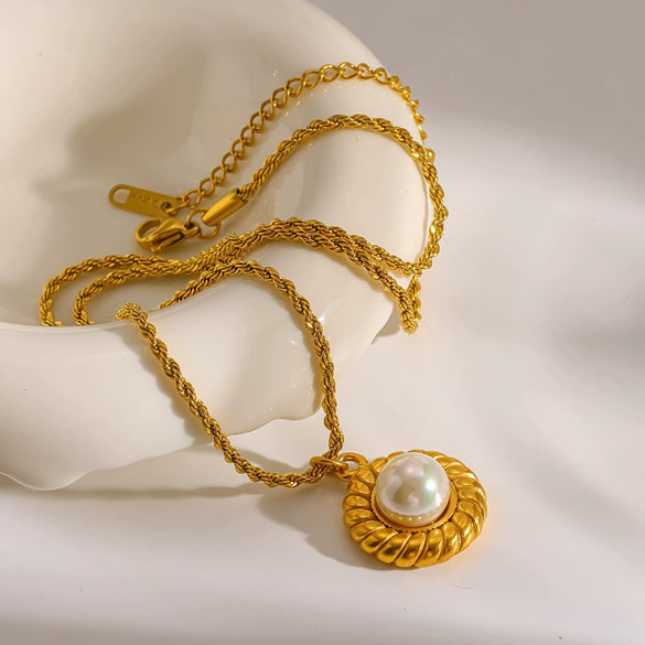 Wholesale Women's Geometric Stainless Steel Necklace With Faux Pearl Round Pendant Vacuum Real Gold Plated In Pvd Furnace Twist Chain