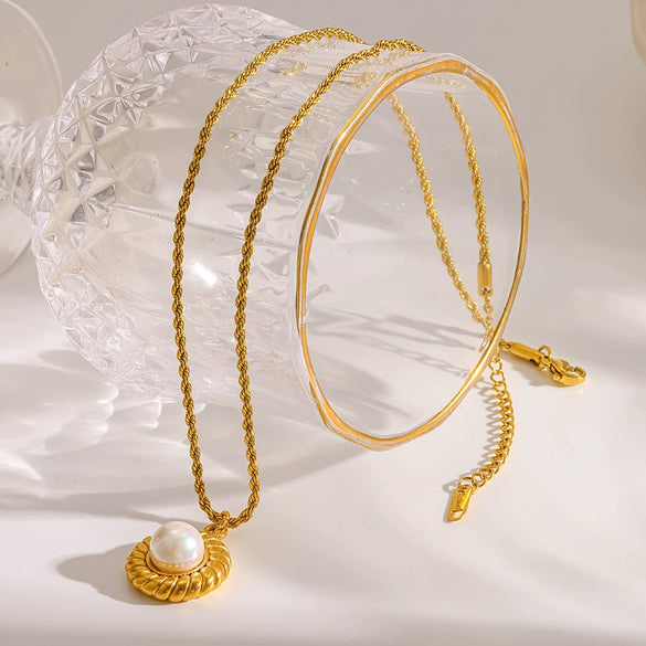 Wholesale Women's Geometric Stainless Steel Necklace With Faux Pearl Round Pendant Vacuum Real Gold Plated In Pvd Furnace Twist Chain