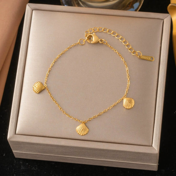 Wholesale Women's Geometric Stainless Steel Real Gold Plated Bracelet With Four Leaf Clover Pendant