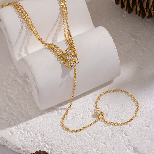 Wholesale Women's Geometric Stainless Steel Real Gold Plated Interlocking Bracelet Light Luxury Highend Jewelry