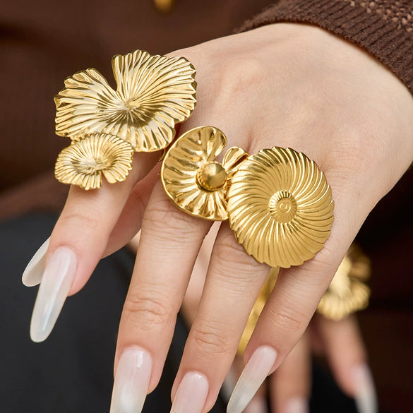 Wholesale Women's Geometric Stainless Steel Ring With 18K Gold Plating Light Luxury Statement Jewelry