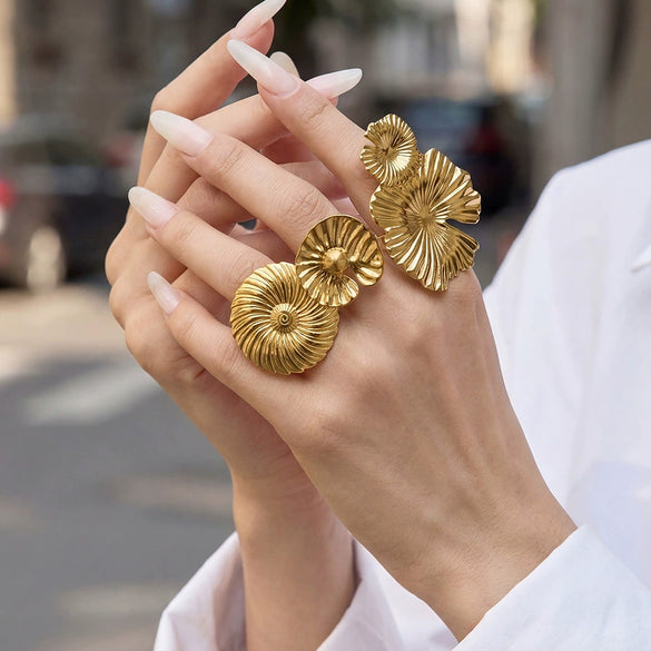 Wholesale Women's Geometric Stainless Steel Ring With 18K Gold Plating Light Luxury Statement Jewelry