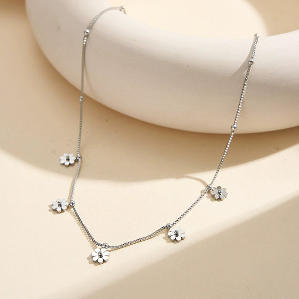 Wholesale Women's Geometric Stainless Steel Titanium Steel Electroplated Calendering Chain Daisy Flower Chrysanthemum Necklace