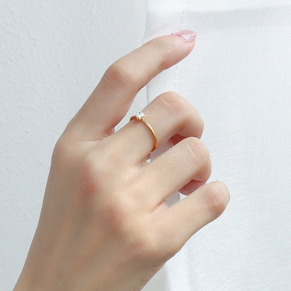 Wholesale Women's Geometric Stainless Steel Titanium Steel Electroplated 18K Gold Small Diamond Tail Ring