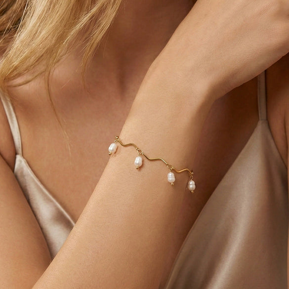 Wholesale Women's Geometric Stainless Steel Vacuum Plated Wave Pearl Bracelet With Original Design