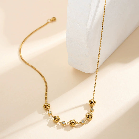 Wholesale Women's Geometric Titanium Steel And Stainless Steel Electroplated Camellia Necklace With Calendering Chain