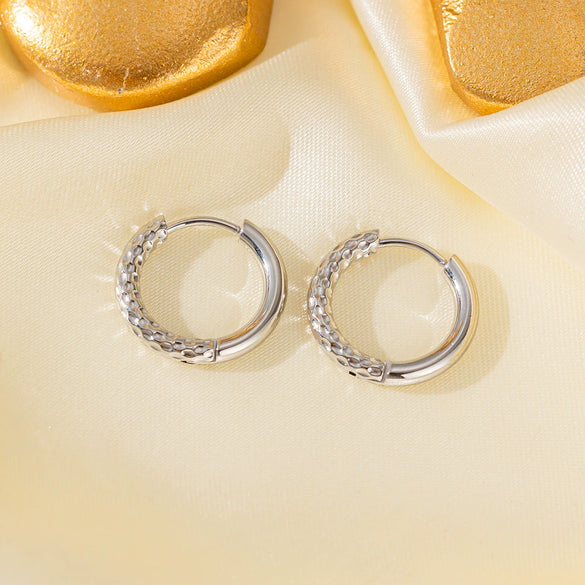 Wholesale Women's Geometric Titanium Steel Electroplated 18K Gold Round Earrings Simple Style