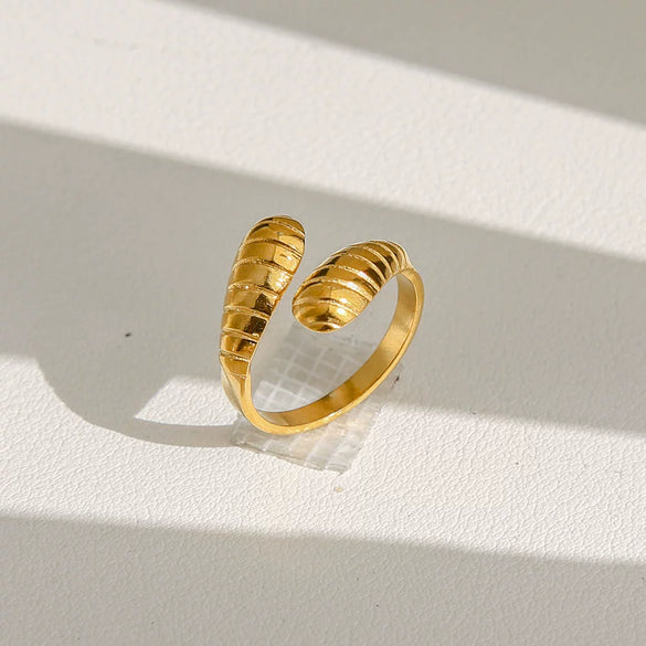 Wholesale Women's Geometric Titanium Steel Electroplated Ring