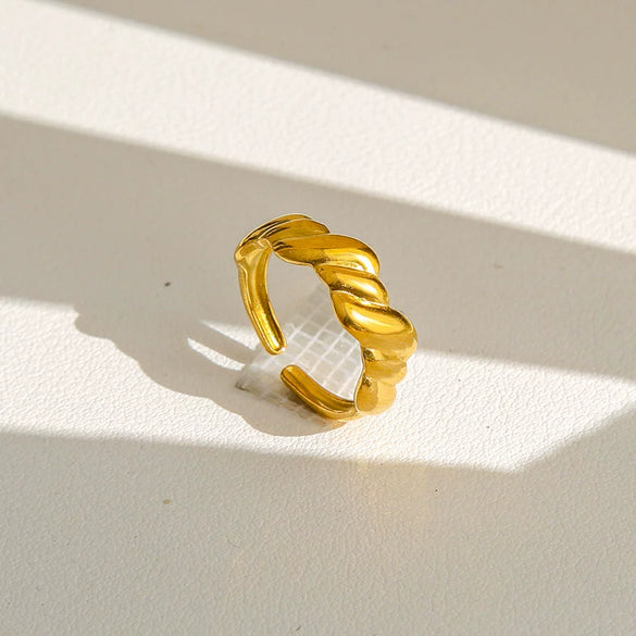 Wholesale Women's Geometric Titanium Steel Electroplated Ring