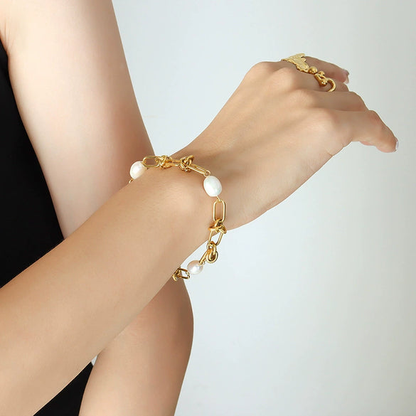 Wholesale Women's Geometric Titanium Steel Gold Plated Freshwater Pearl Kink Chain Necklace Bracelet Earrings Jewelry Set