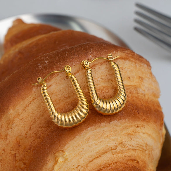 Wholesale Women's Geometric Ushaped Stainless Steel Earrings With Vacuum Real Gold Plating In Pvd Furnace And Minimalist Style