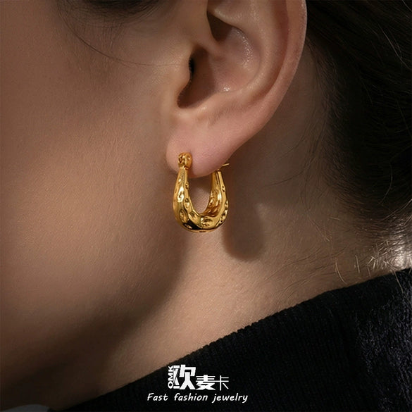 Wholesale Women's Geometric Ushaped Stainless Steel 18K Gold Plated Small Handbag Earrings With Niche Style