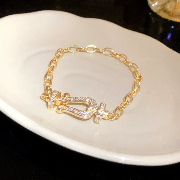 Wholesale Women's Geometric Zirconia Copper Plastic Horseshoe Buckle Chain Bracelet Light Luxury Cool Style