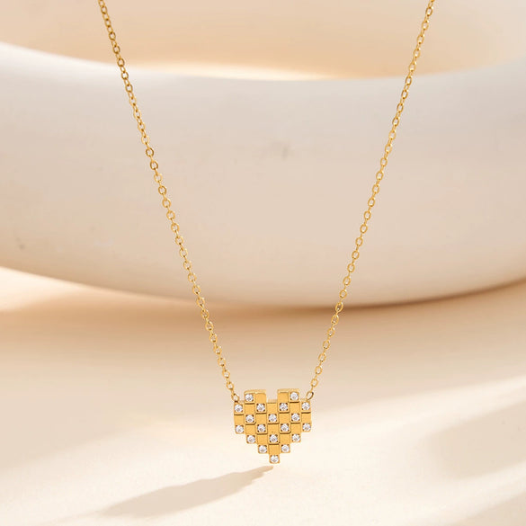Wholesale Women's Geometric Zirconstudded Heart Pendant Necklace With Electroplated Calendering Chain