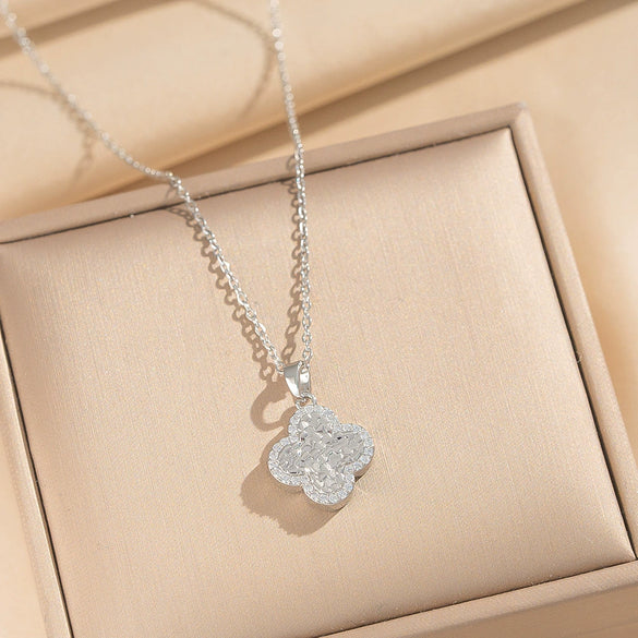 Wholesale Women's Gold Plated Copper And Zircon Fourleaf Clover Pendant Necklace With O Word Chain Light Luxury Style