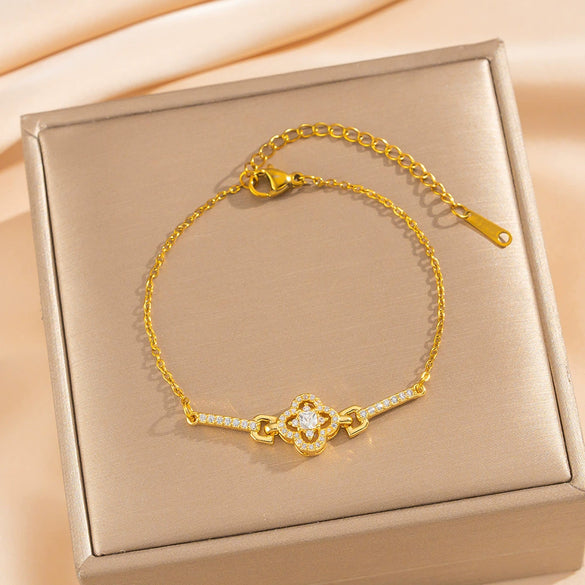 Wholesale Women's Gold Plated Copper Flower Shape Four Leaf Clover Bracelet Light Luxury Style
