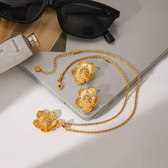 Wholesale Women's Gold Plated Stainless Steel Flower Pendant Necklace With Diamond Studded Earrings Fashionable Jewelry