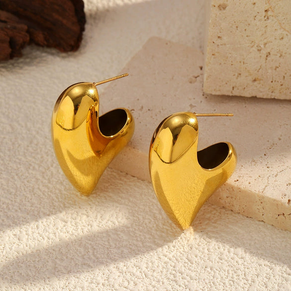 Wholesale Women's Gold Plated Stainless Steel Geometric And Heartshaped Stud Earrings With Light Luxury And Highend Feel