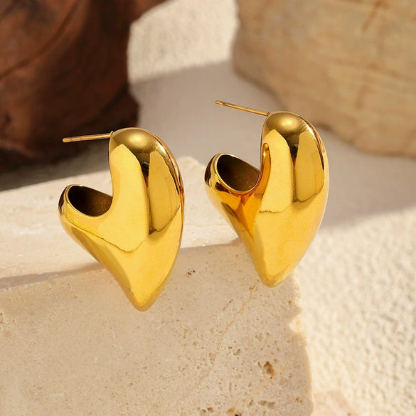 Wholesale Women's Gold Plated Stainless Steel Geometric And Heartshaped Stud Earrings With Light Luxury And Highend Feel